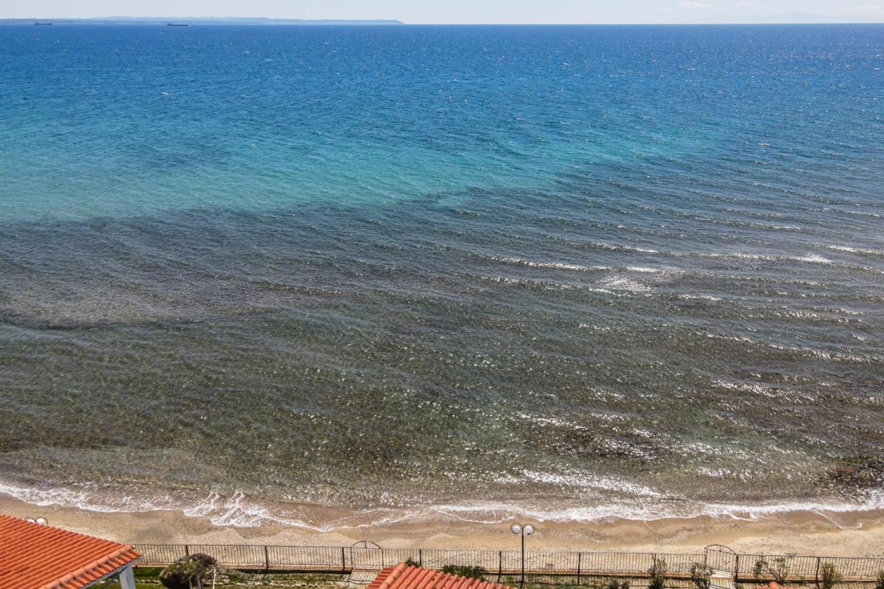 Apartment Next To The Sea Paralia Dionisiou Eksteriør billede
